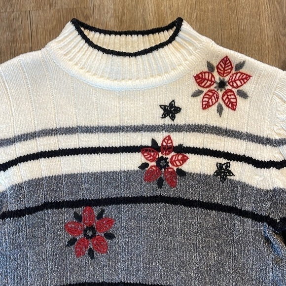 ALFRED DUNNER POINSETTIA KNIT SWEATER (PM) - Picture 4 of 6